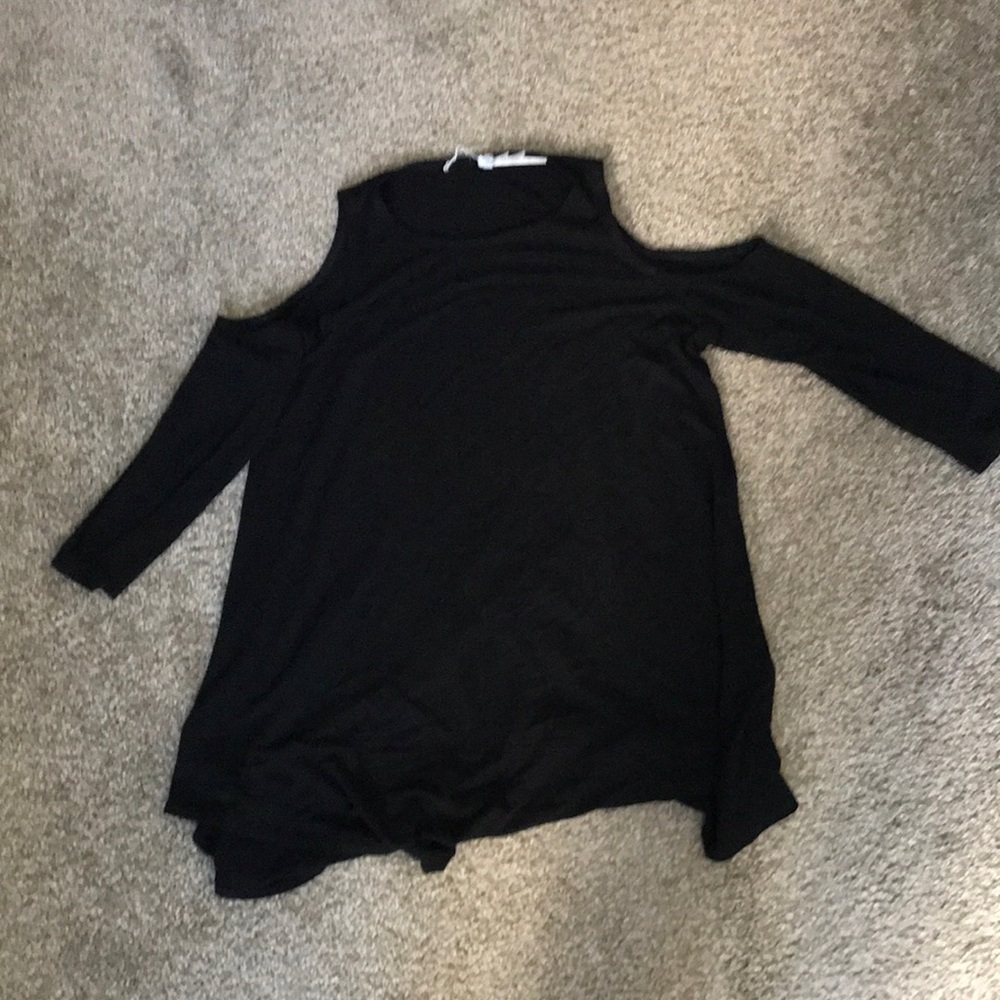 Cold shoulder 3/4 length tee